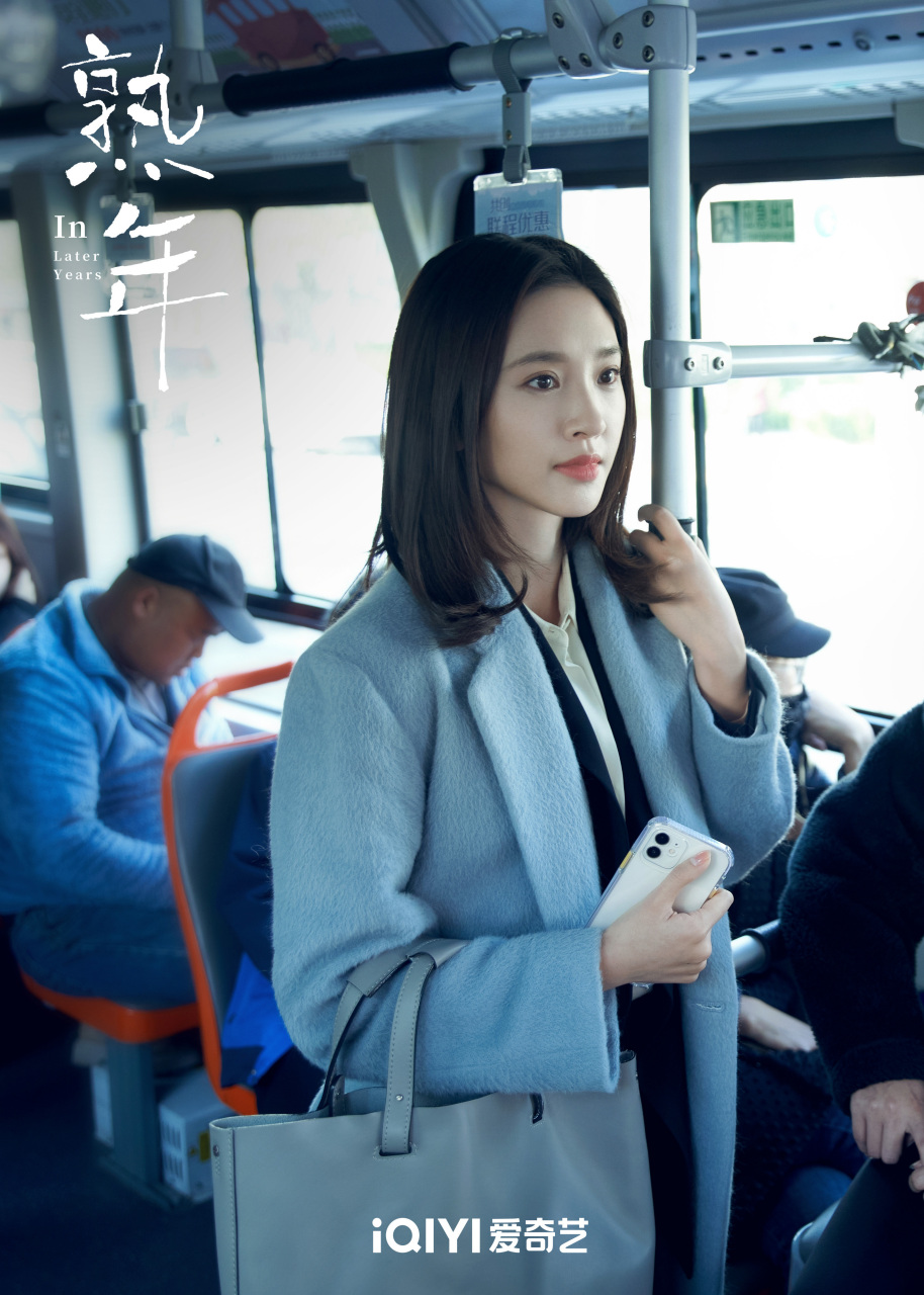 电视剧熟年# 刘红艳唐艺昕 搞事业不停歇,红艳主打的就是抓住机会勇