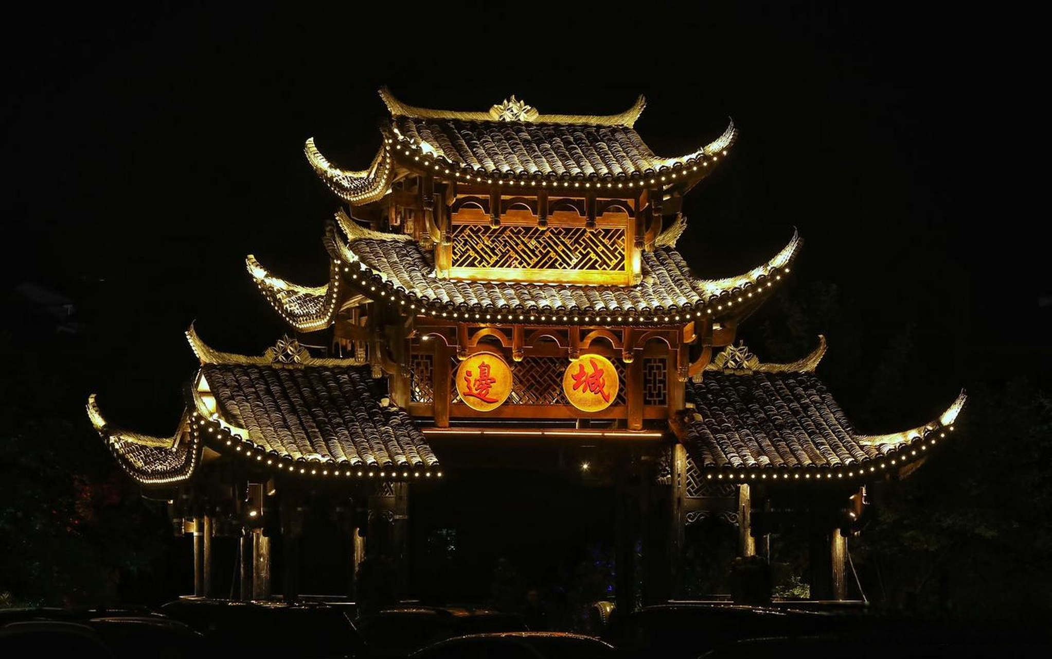 漫步茶峒边城,追寻翠翠芳踪,再一次走进沈从文先生的故事中一一茶峒