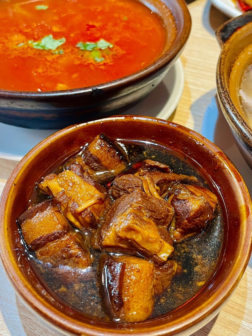 哈尔滨百年老店👍🏻 砂锅坛肉一绝才10r⁉️ 天气转凉了 想喝