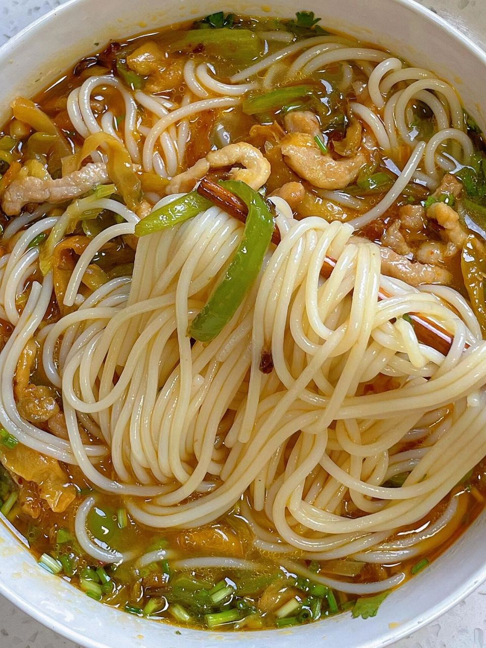 来碗有滋有味儿的榨菜肉丝米线9090 91做法: 16615瘦肉洗净