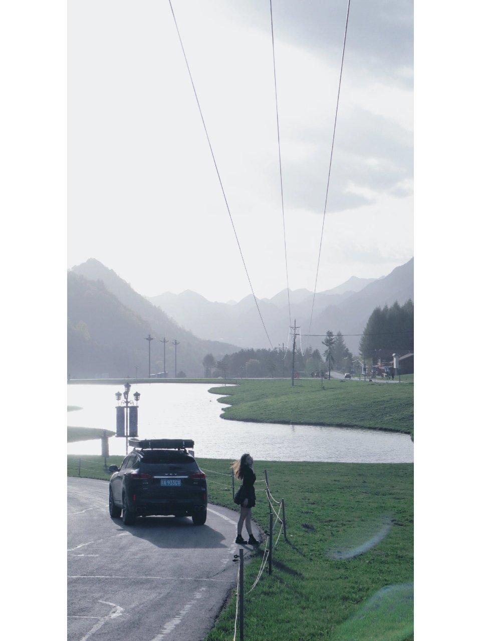 很凉爽,早晚温差太大了晚上帐篷都结冰了呜呜呜呜呜呜(记得带厚外套)