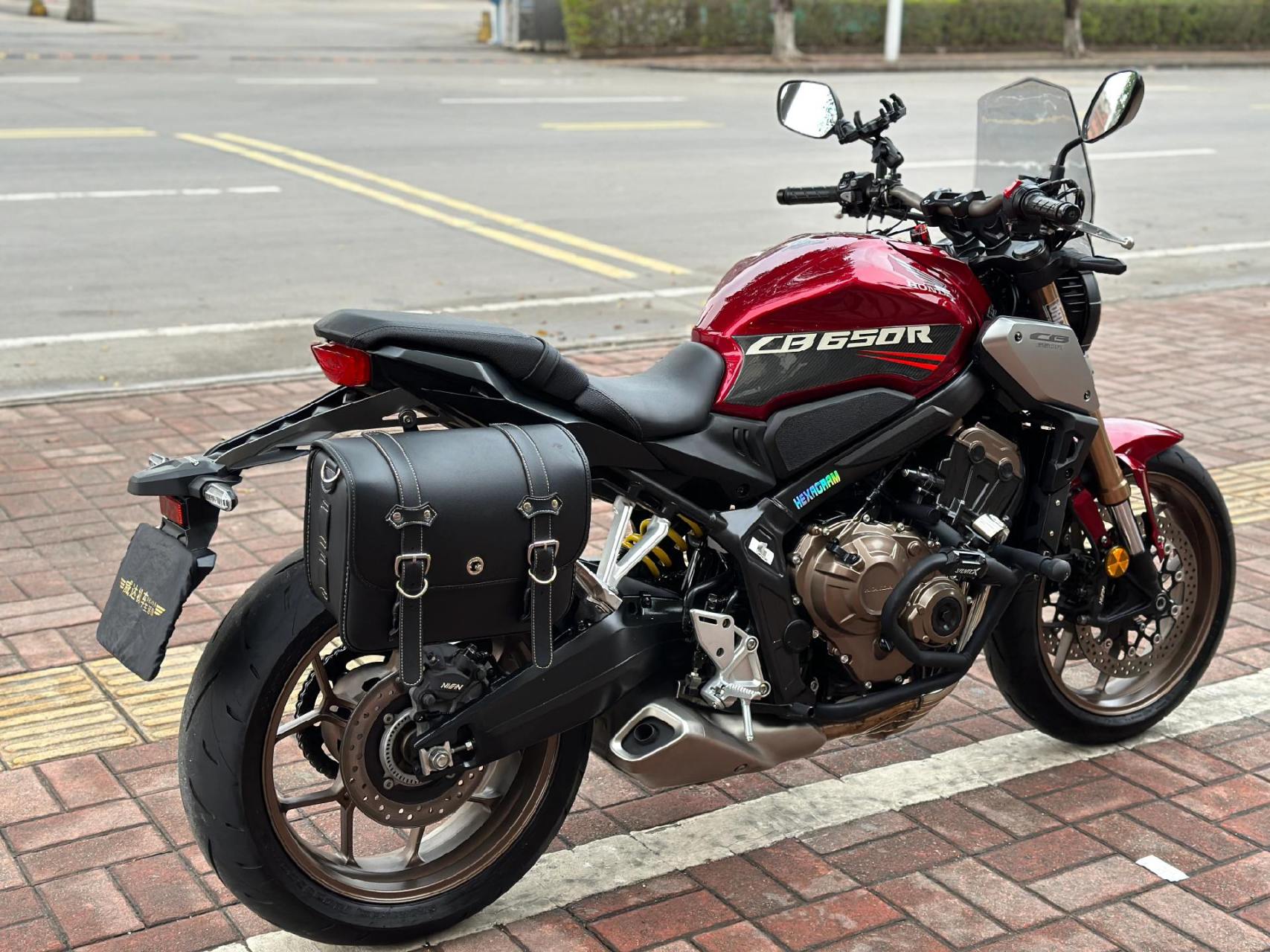 2021年8月上牌大贸本田cb650r,二手户4500公里精品车况,加装竞技护杠