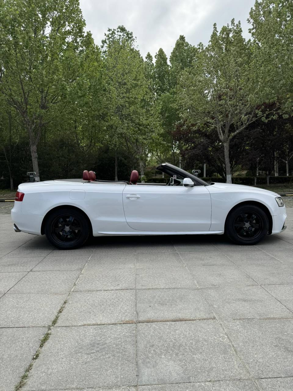 纯进口奥迪a5软顶敞篷跑车,完美升级14款,两门四座,新车落地六十多万