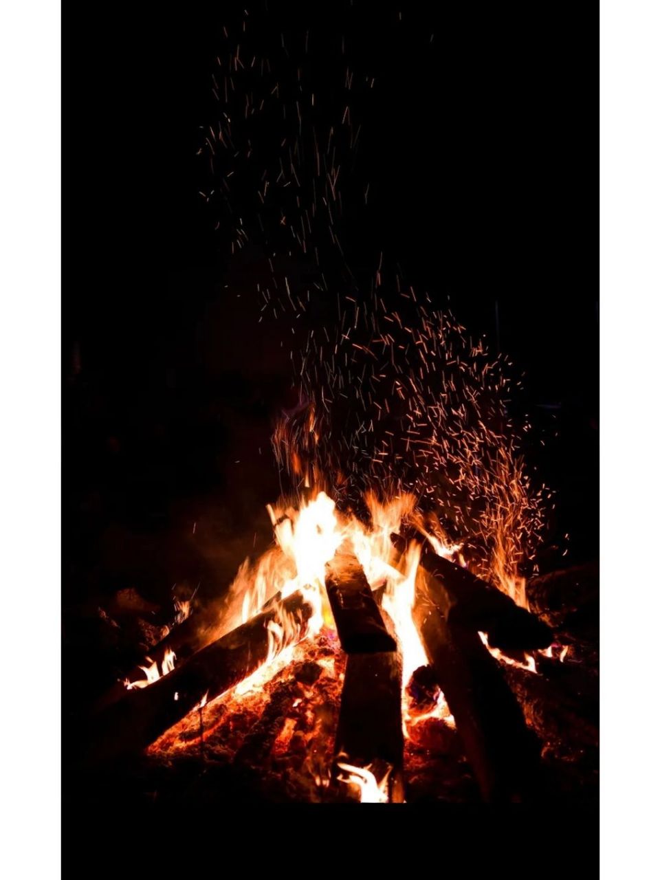 梦见持火照人,主其人荣贵. 梦见持火上堂,主其家显达,事事如意.