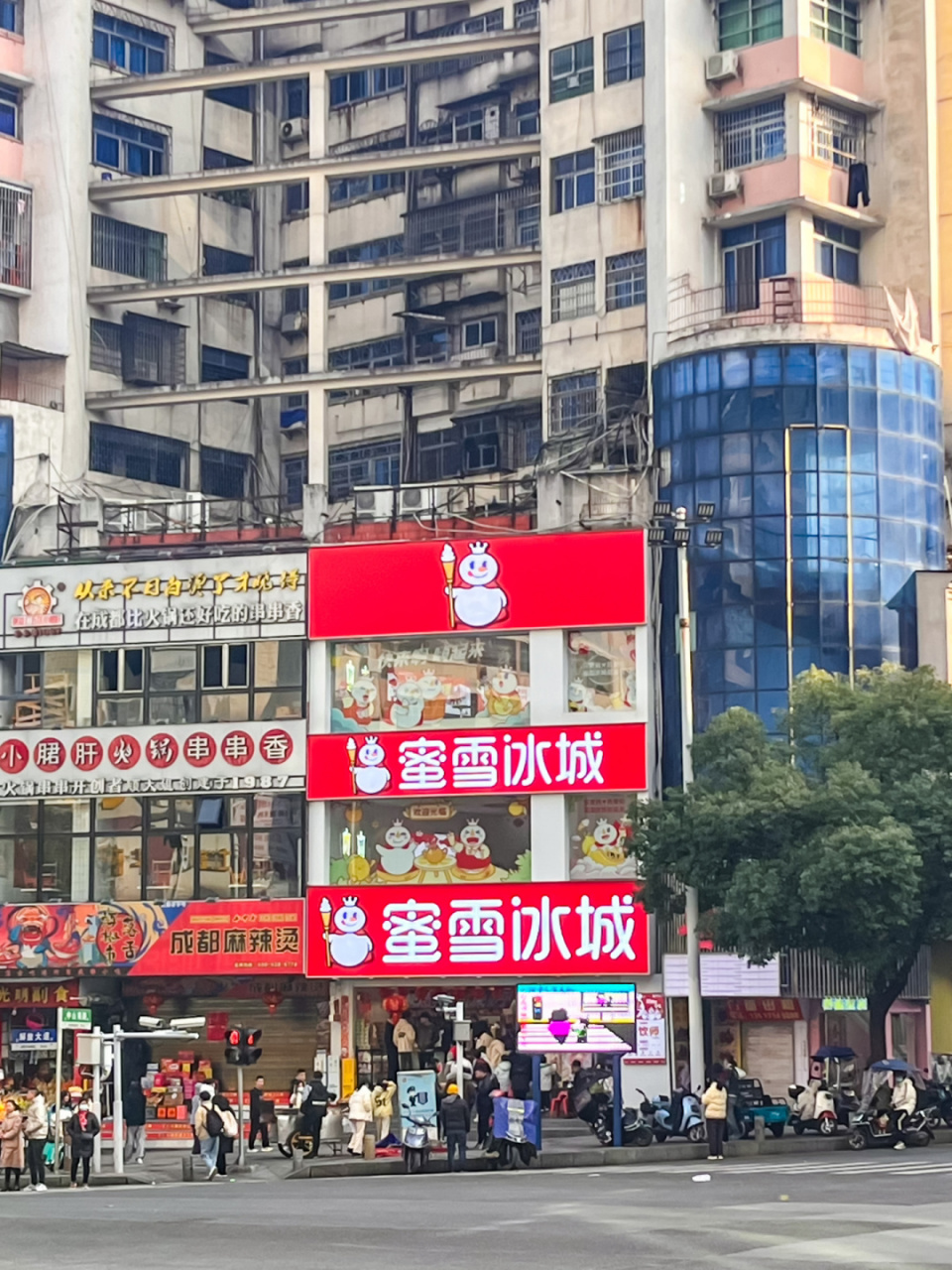 好大呀哈哈哈哈哈 	 难道雪王的总部是在湖南吗?