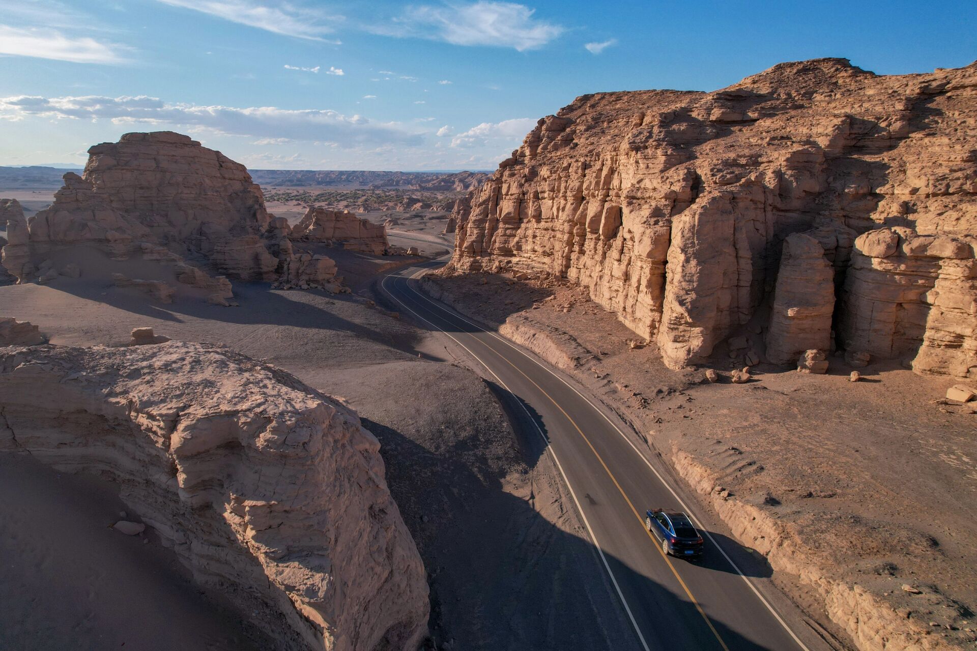 哈密大海道景区 门票:45/人,100/车.车和人都要买票.