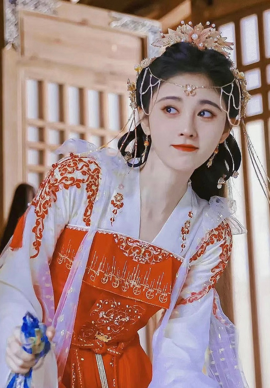 电视剧花间令官宣##鞠婧祎刘学义新剧开机# 《花间令》今天开机啦,选