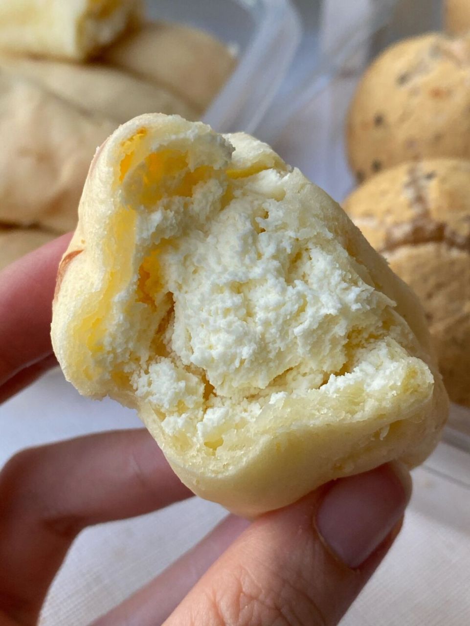 芝士麻薯条 麻薯是冰的关系不会很q 但是足够香足够有嚼劲 麻薯皮中间