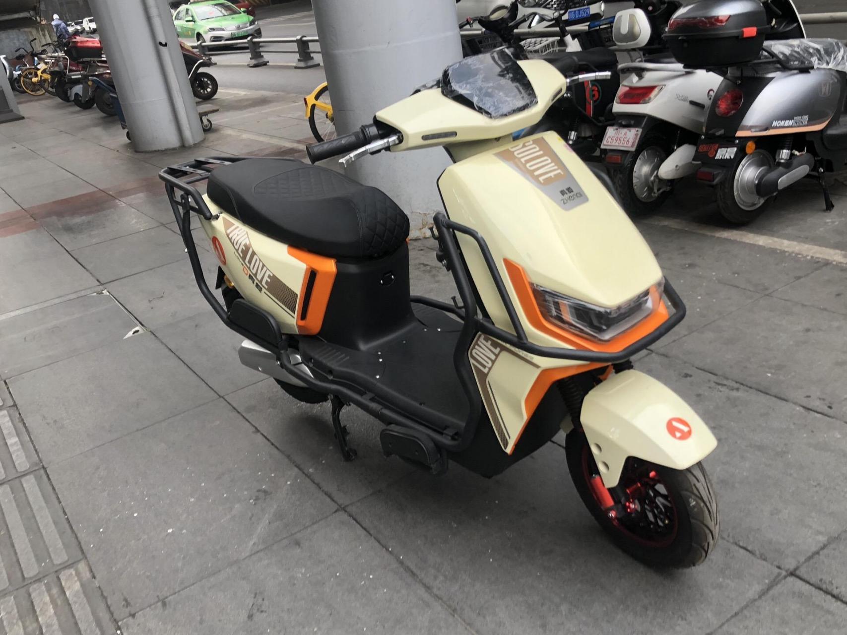 全新真爱新款电动车外卖家用都合适,速度65码,续航70公里