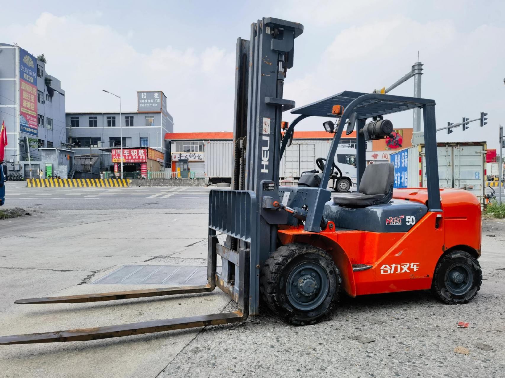 合力5吨自动挡,三节6米门架,价格不高