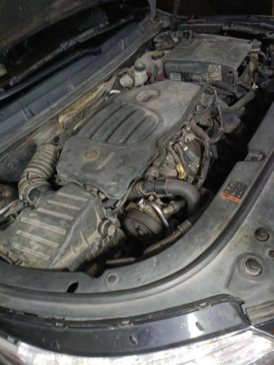 别克君越2.0t更换发电机,涨紧轮不好弄就用它直接撬一下皮带直接下来