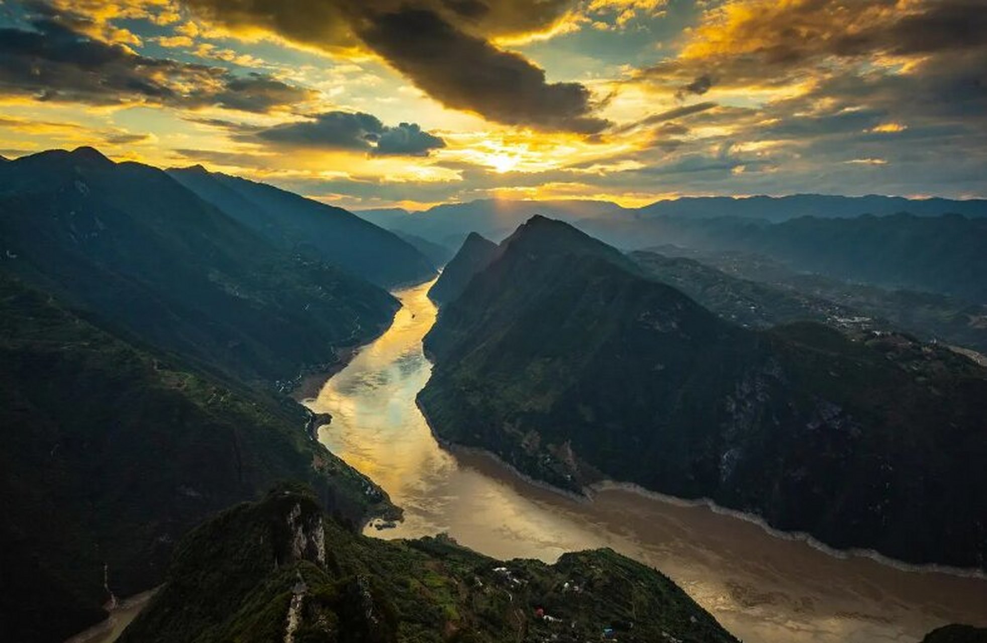 贵州北盘江大峡谷旅游 贵州北盘江大峡谷位于贵州省贞丰县北盘江镇,是