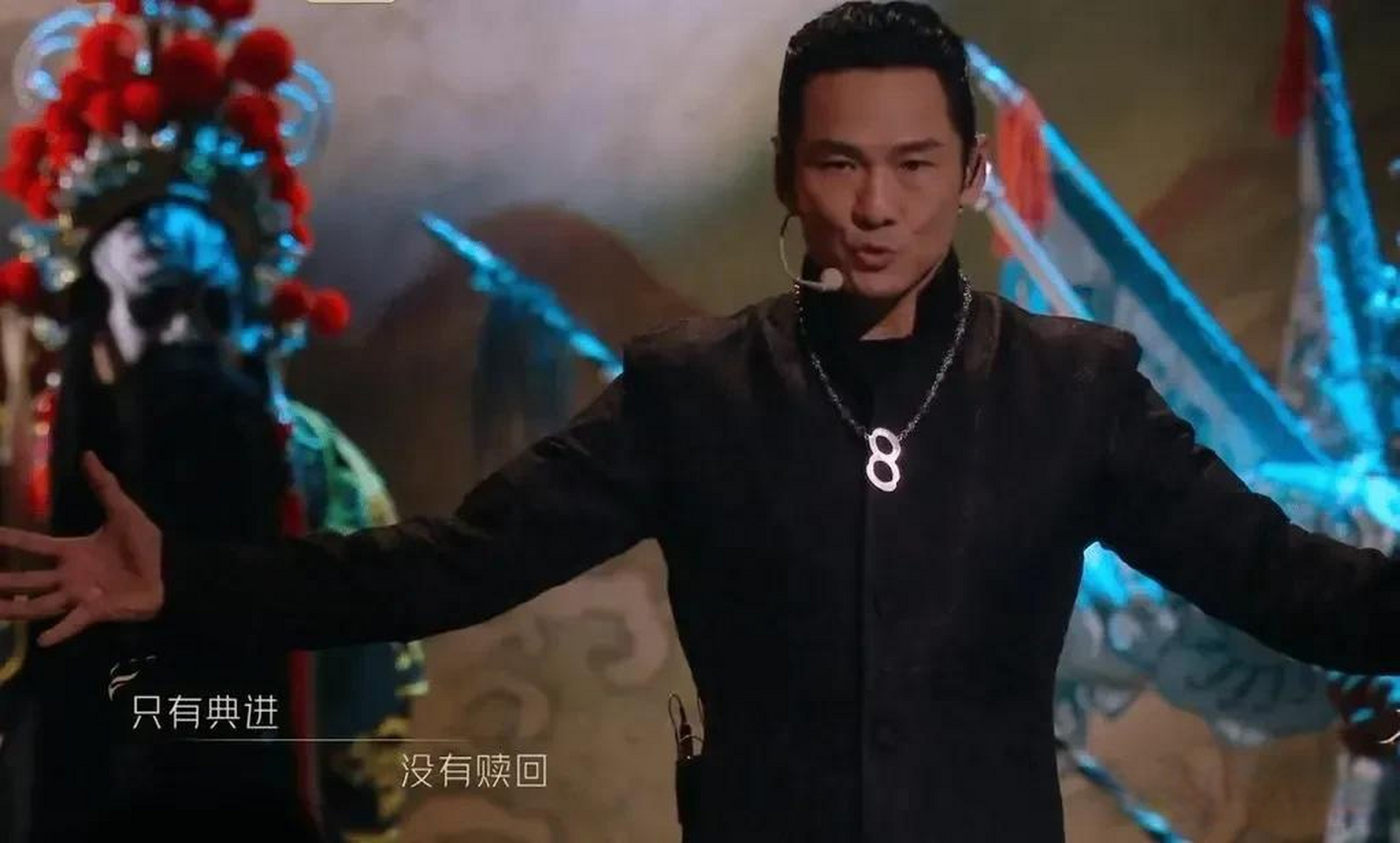 在一次采访中,天心聊起当初和杜德伟拍《第八号当铺》中一场吻戏,原本