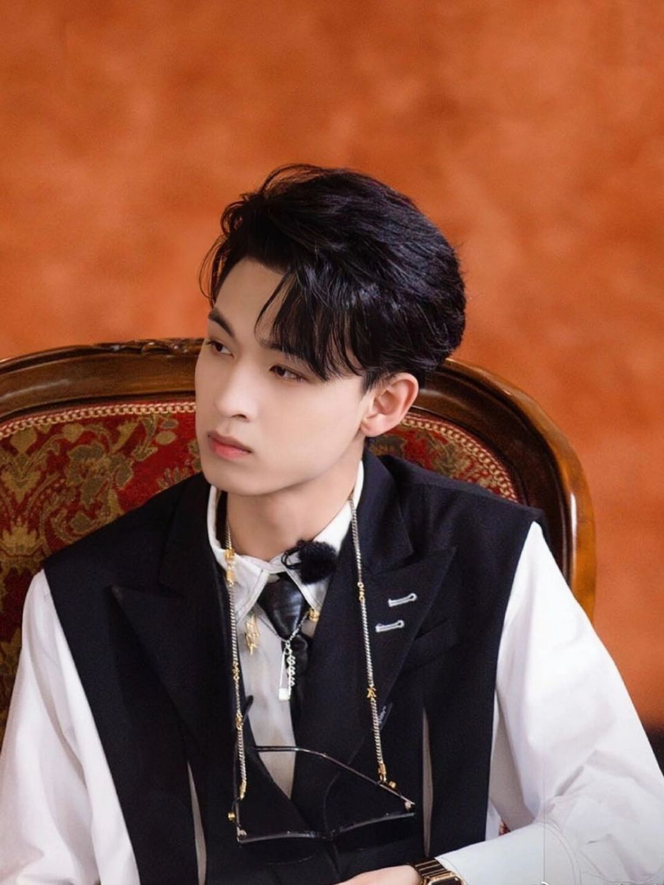 壁纸系列——秦霄贤 这几张图真的好绝,打电话和黑西服我已经脑补出