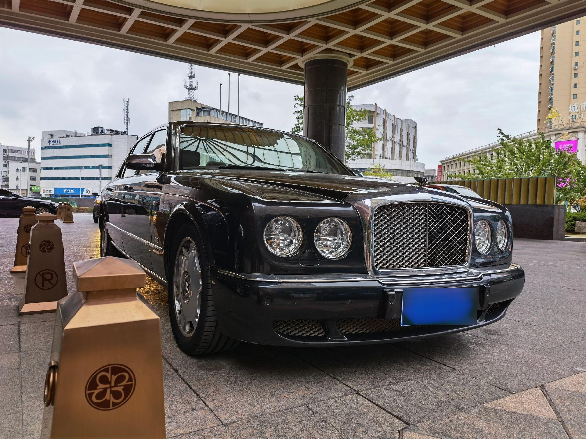 偶遇南通唯一一台宾利雅致,当年买这车的人现在没个私人飞机都算家道