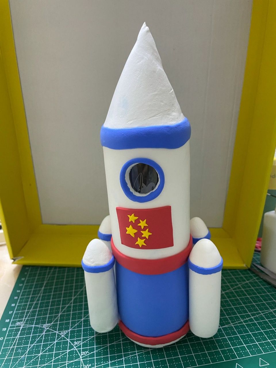 超轻粘土火箭04发射～ 啊哈,做了一架小火箭,,现在就不知道彩灯明天