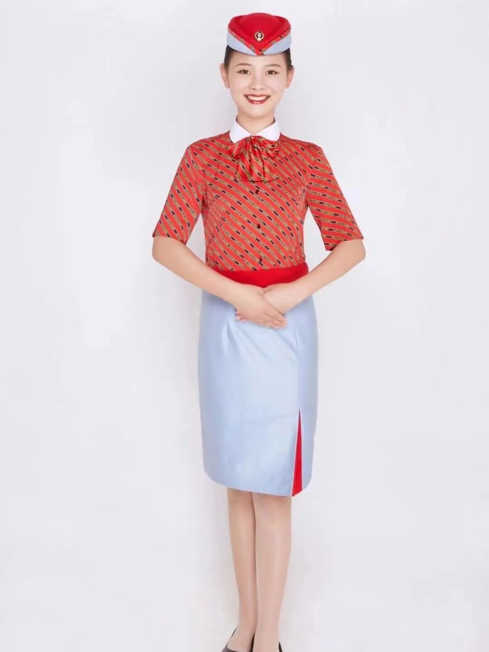 动车,高铁车厢乘务员:在动车,高铁上负责引领,核对车票,为旅客提供全