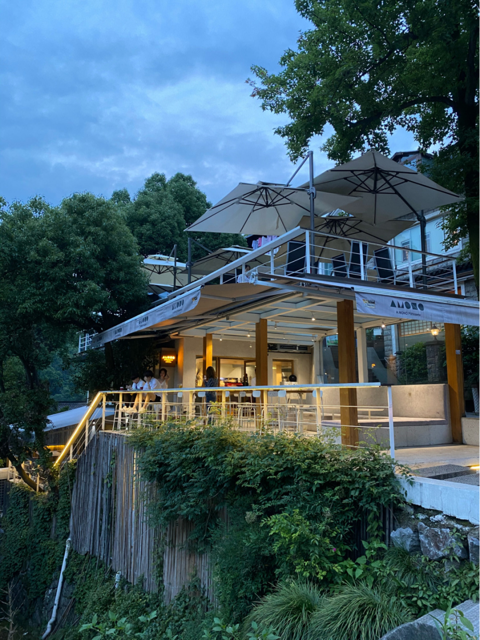 mono法式甜品 99地址:西湖区 上满觉陇11号 这家咖啡馆坐落在杭州