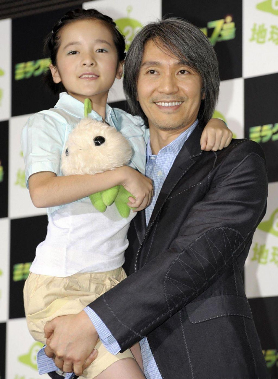 女星徐娇小时候演出《长江7号》,被周星驰认为干女儿,过去在电影中