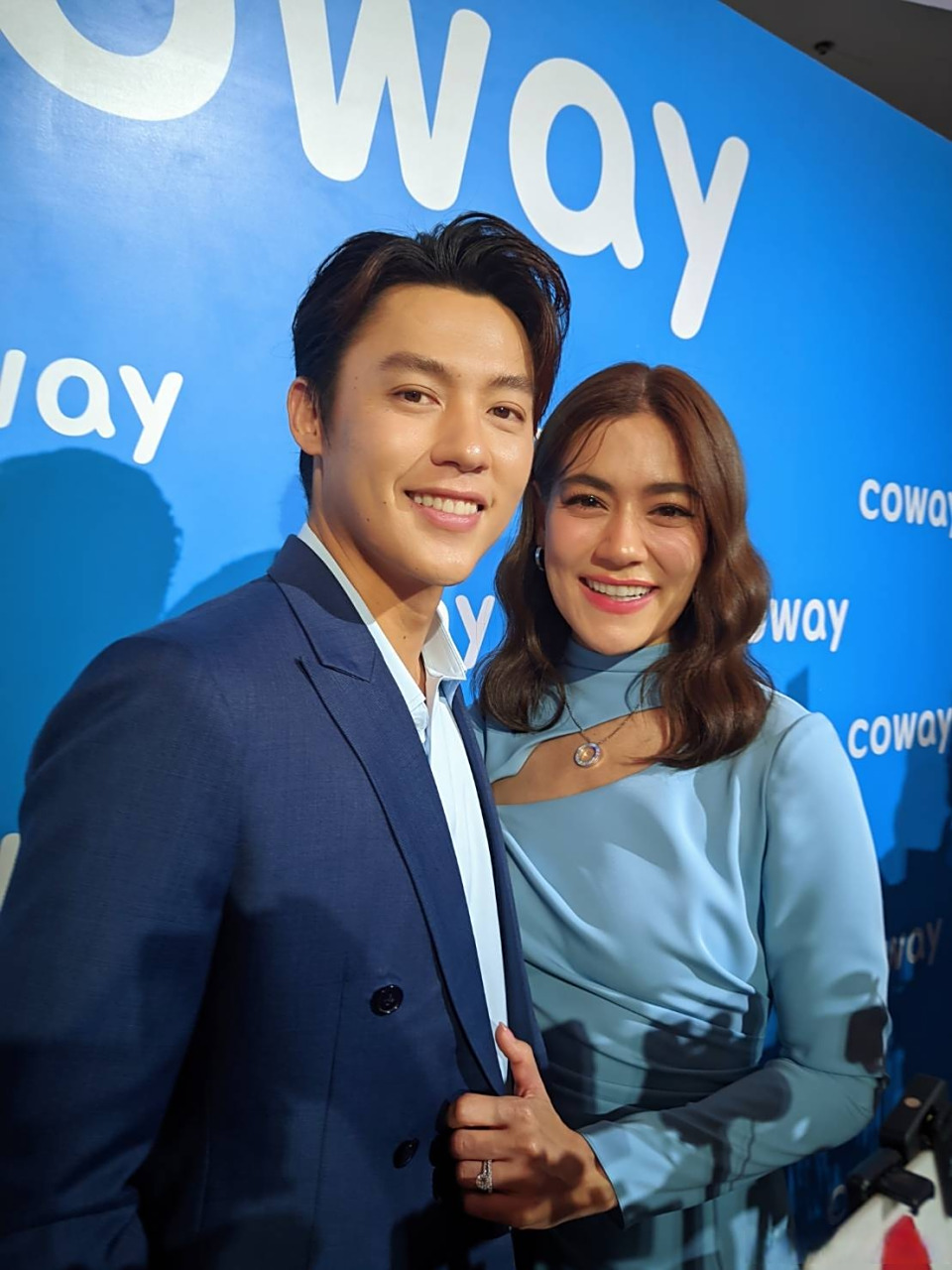 近日mark&kim共同出席活动并向媒体们更新两人的婚礼进展,表示目前