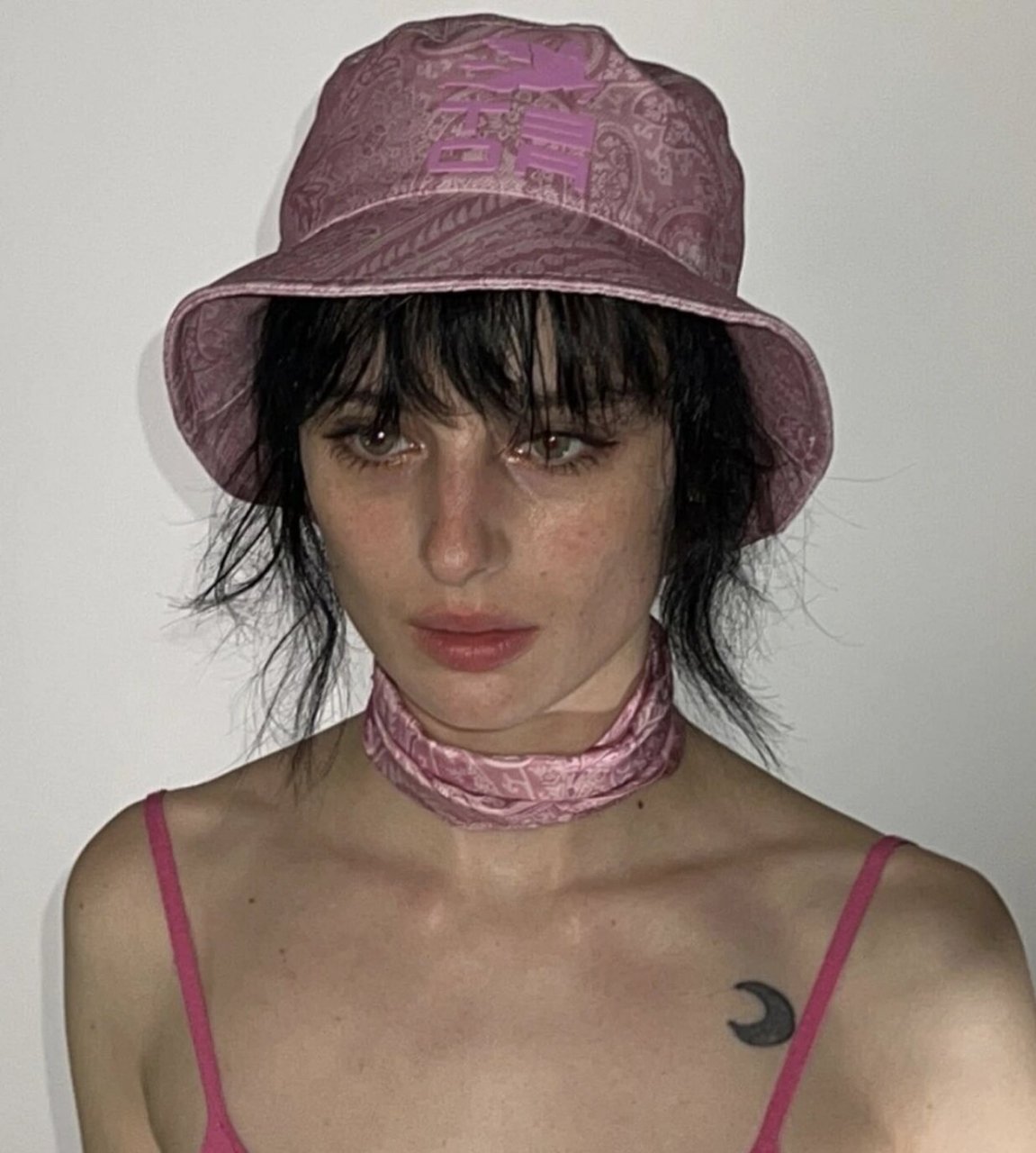 颓废厌世感欧美女头 来源ins 是罗马宝贝的女主之一哦!