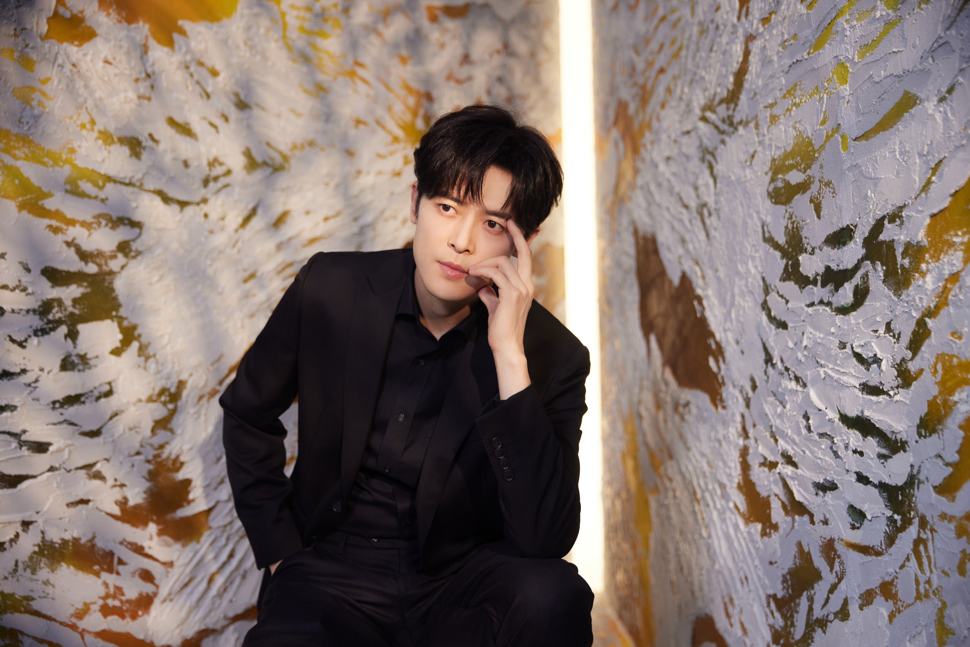 尽管距离拍摄已经过去了好几年,付辛博好像还是以前拍摄时候的样子!