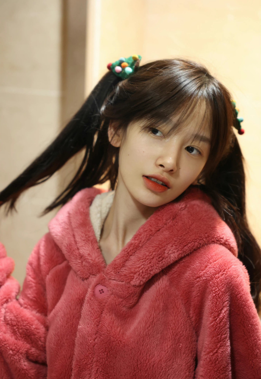 hellocc春春 出生于2002年7月25日,狮子座