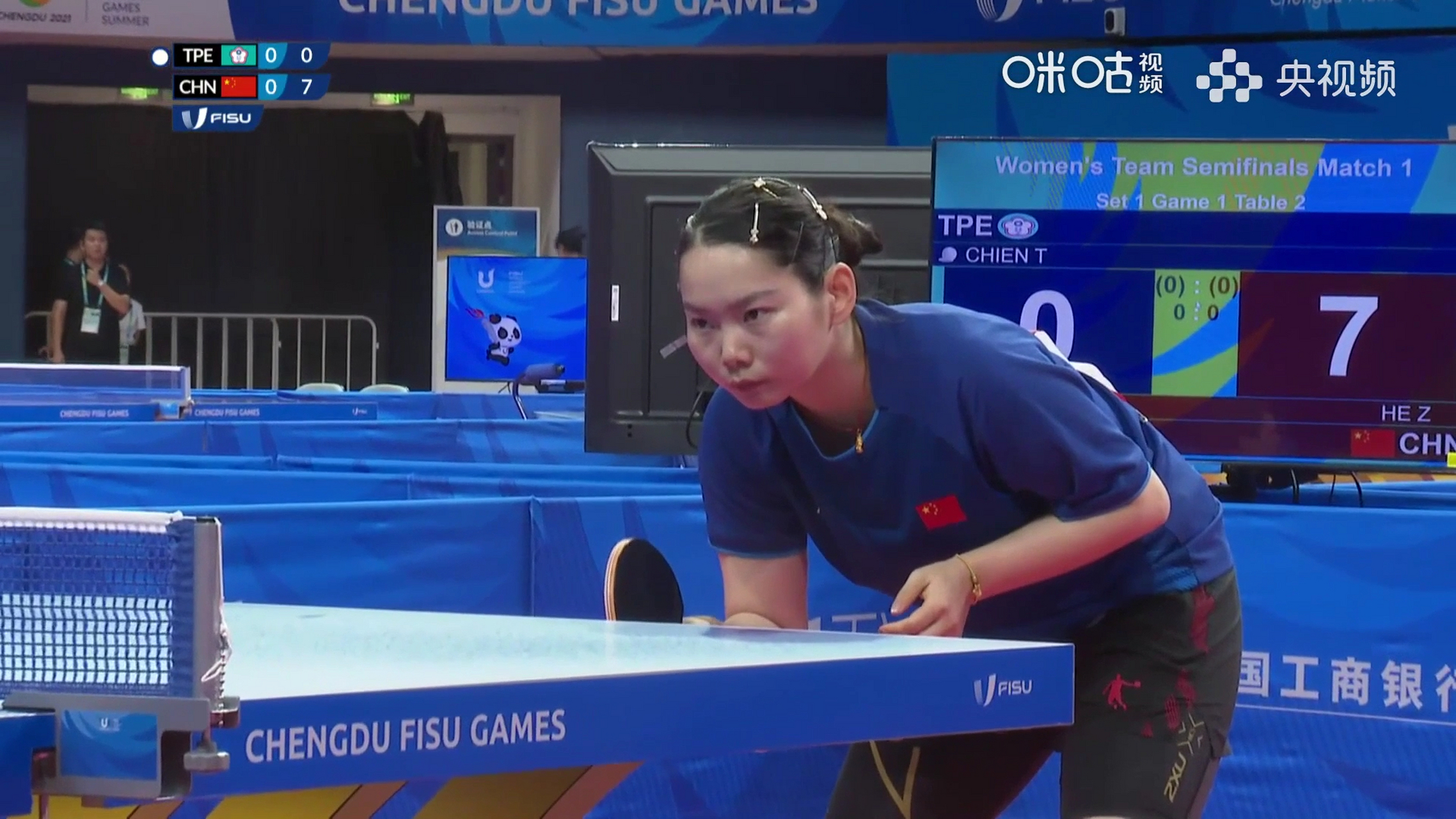 9915成都大运会乒乓球女团半决赛,小胖子何卓佳 3-0战胜简彤娟
