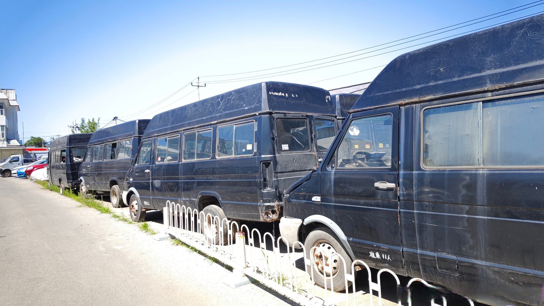 一大片顺丰报废的依维柯,这玩应能干点啥?大家发挥下想象力.