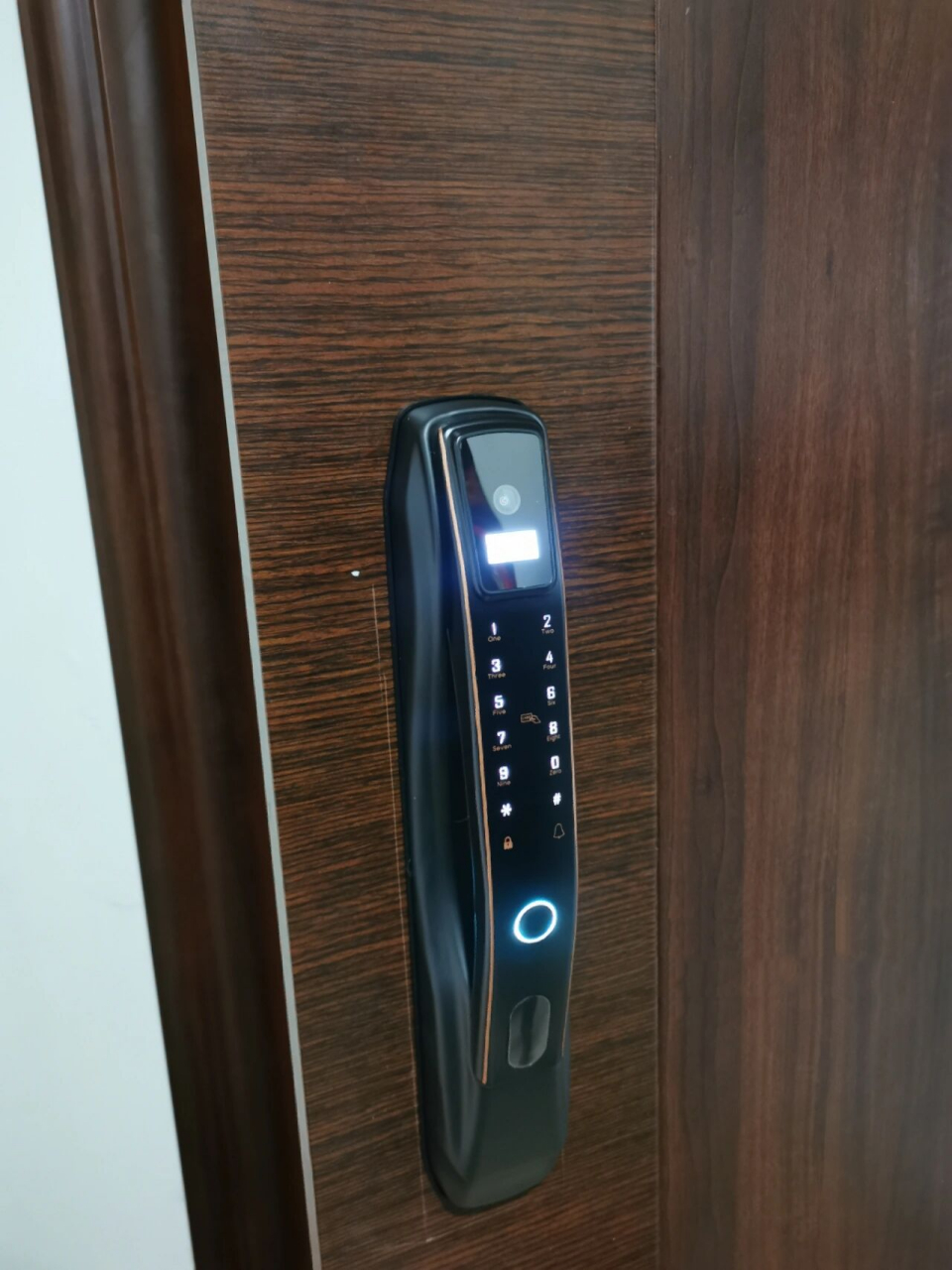 谈一谈智能指纹锁的开门功能 我们在购买智能锁的时候,经常看到图片