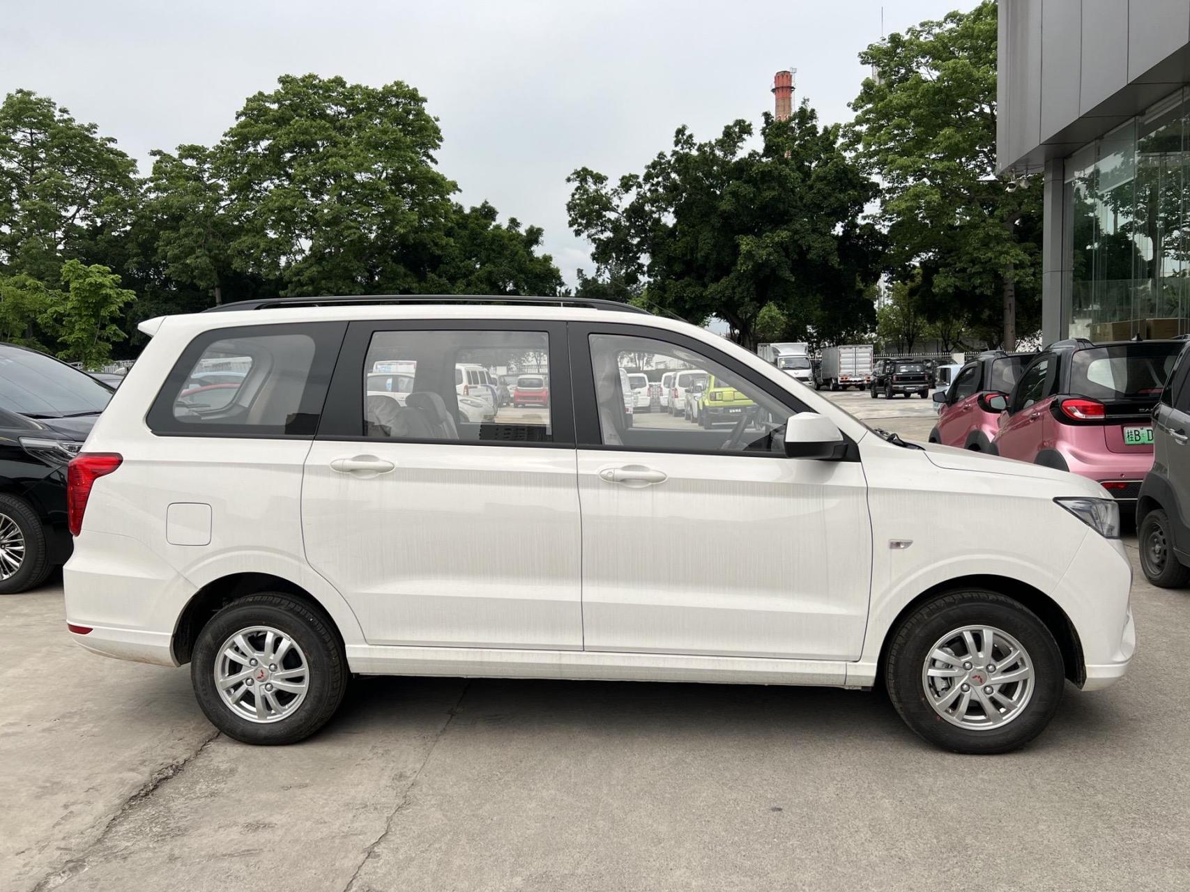 24款五菱宏光s豪华版 厂家升级多功能方向盘,定速巡航,皮座椅  提车真