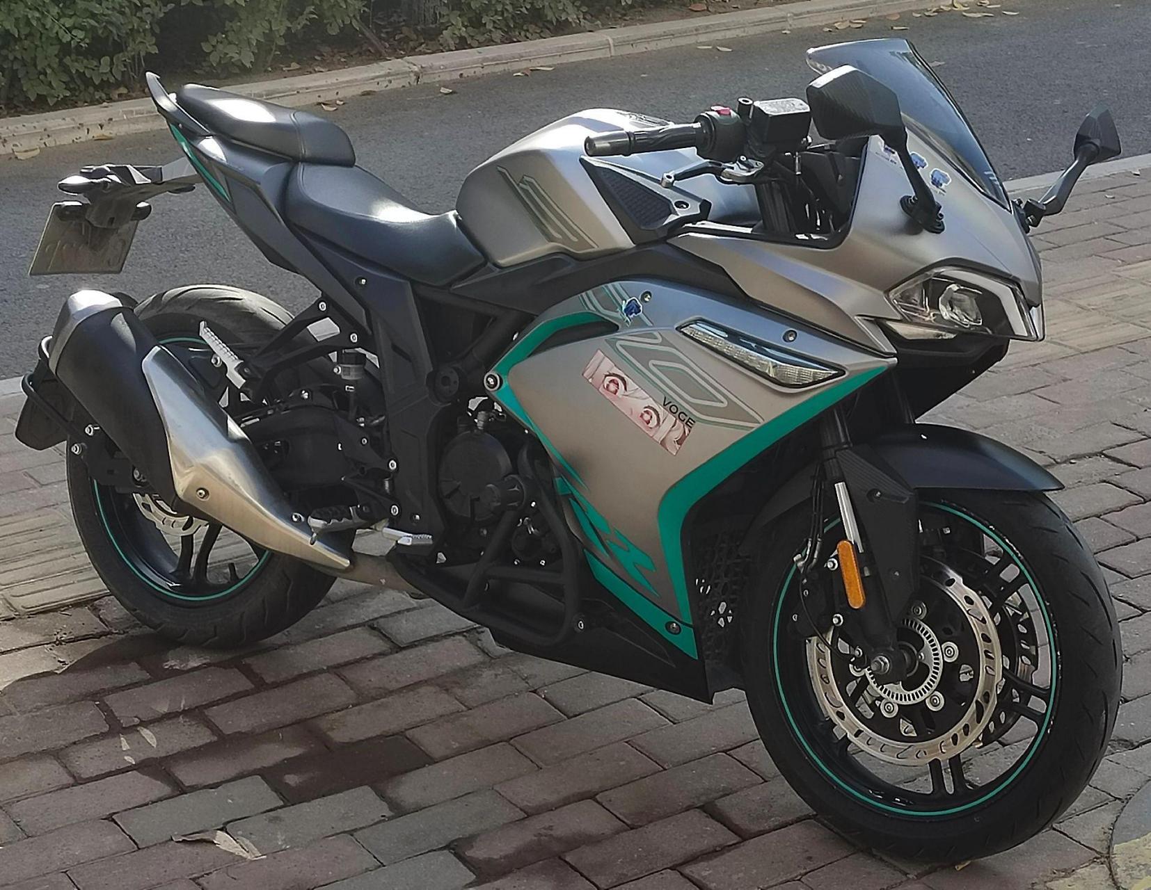 想看看大家的坤车,这个是我的坤车,它叫初号机,是我的第一辆车车.