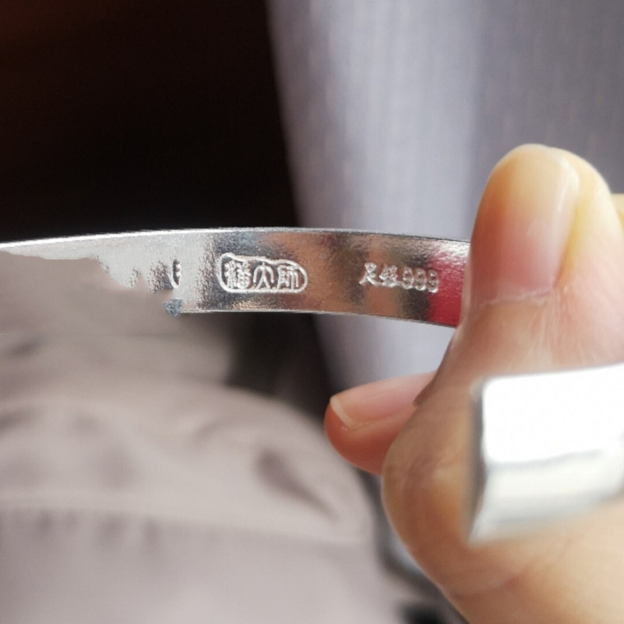 超显白 | 瑞银鸟手工浮雕老银手镯 今天入手了一个潘大师手工浮雕的老