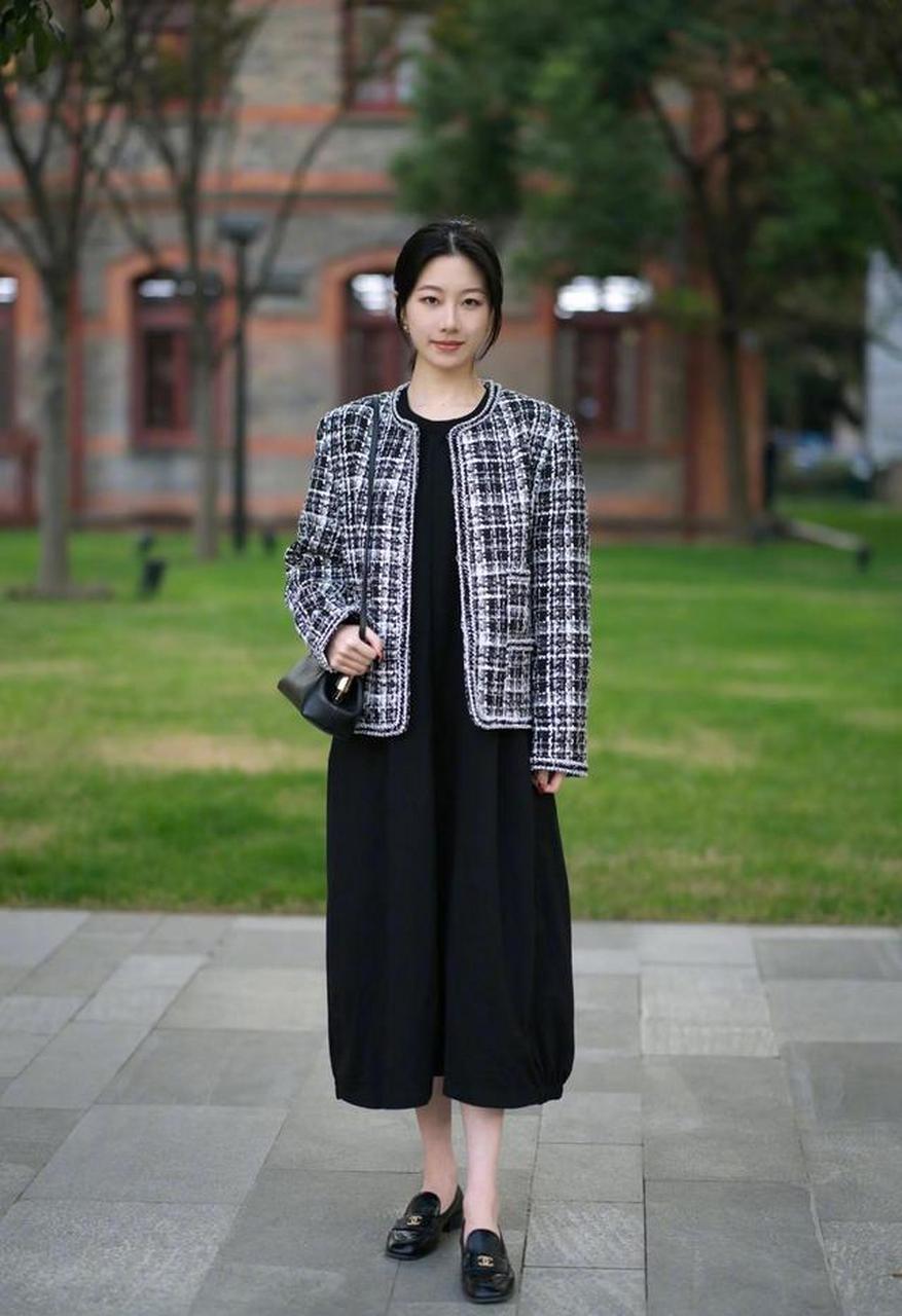 眼看着对方一副为所欲为的样子,唐俪并没有任何的阻拦,只是,她的眼中