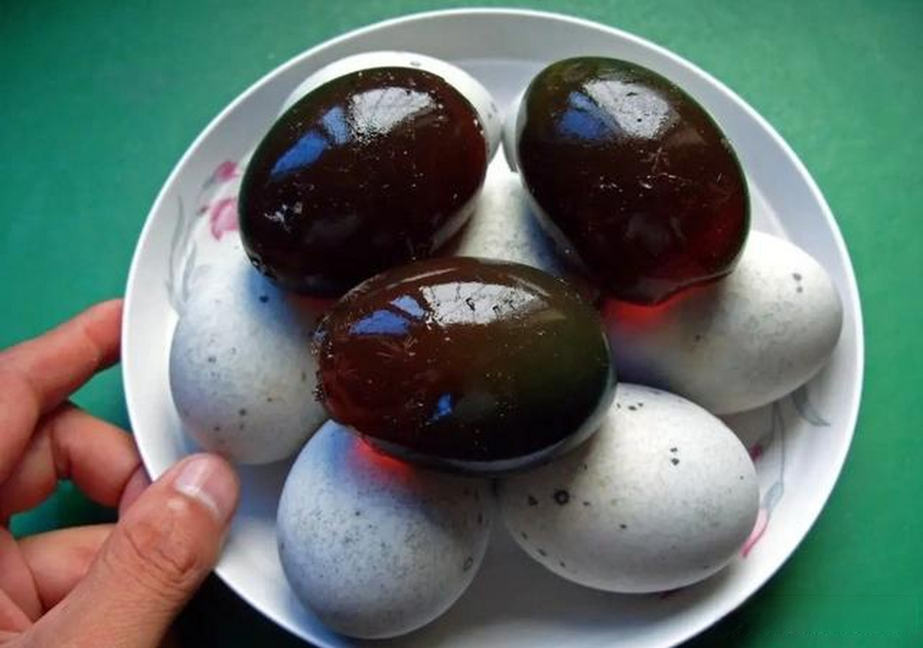 会东嘎吉皮蛋是一种特色食品,以无铅松花皮蛋为主要原料制成.