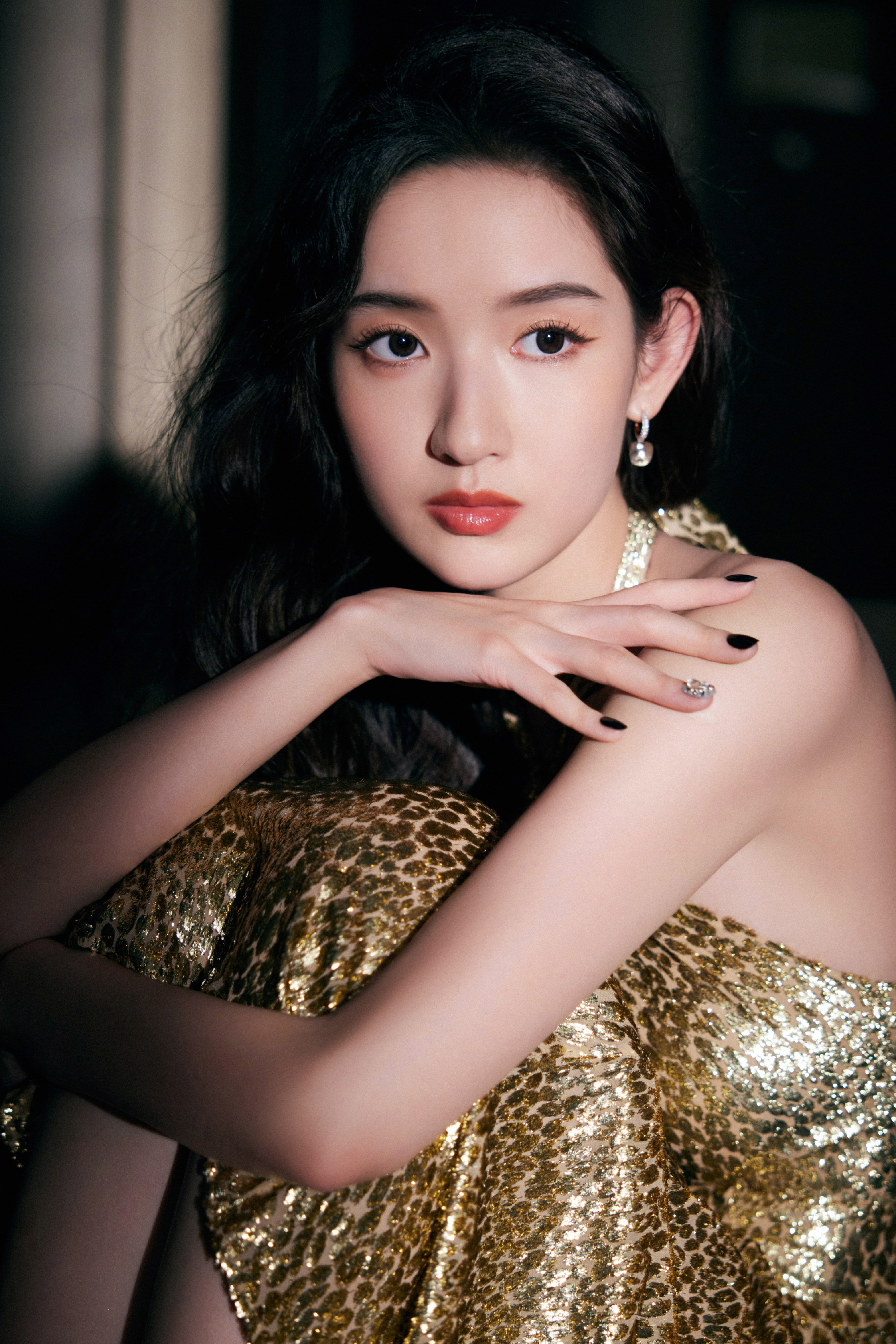 王玉雯金色礼服好迷人