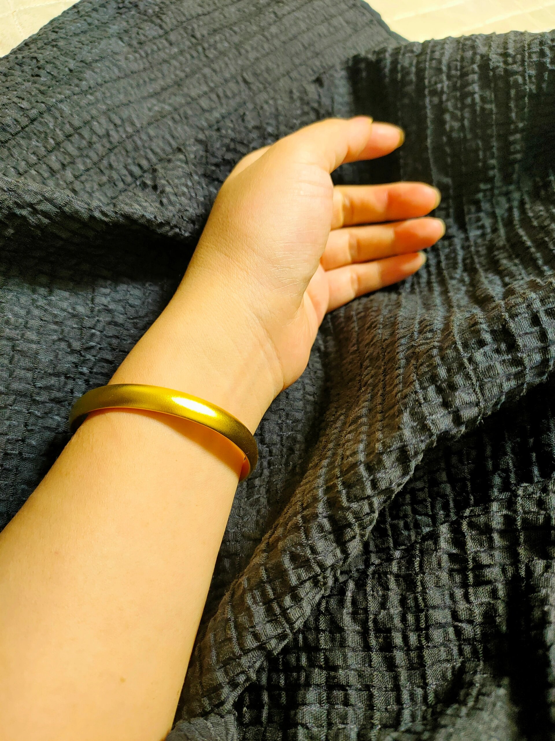 泥鳅背手镯 终于还是下手了泥鳅背,戴上舒适比素圈更好,50圈66.36克