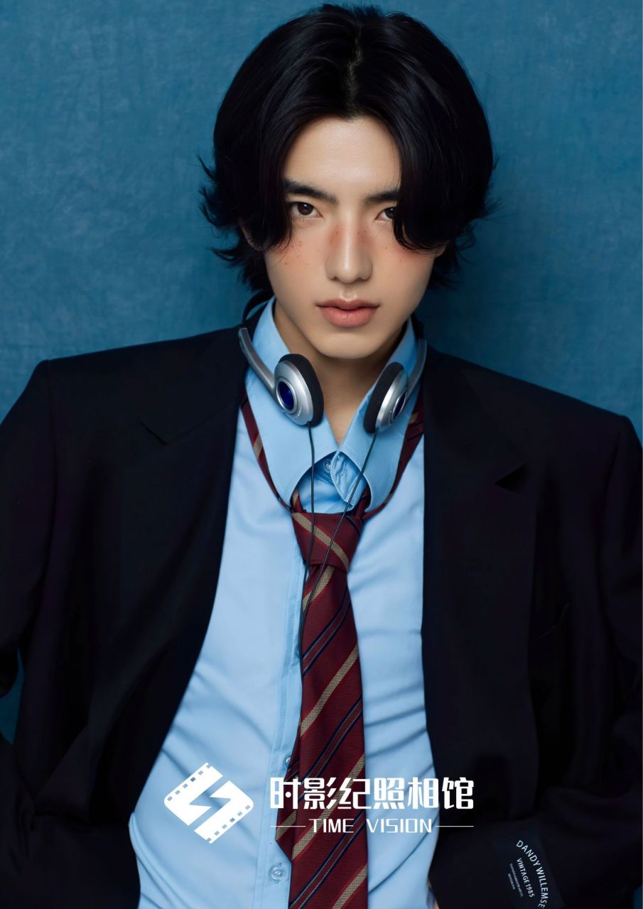 四十岁大叔也拍了美式证件照