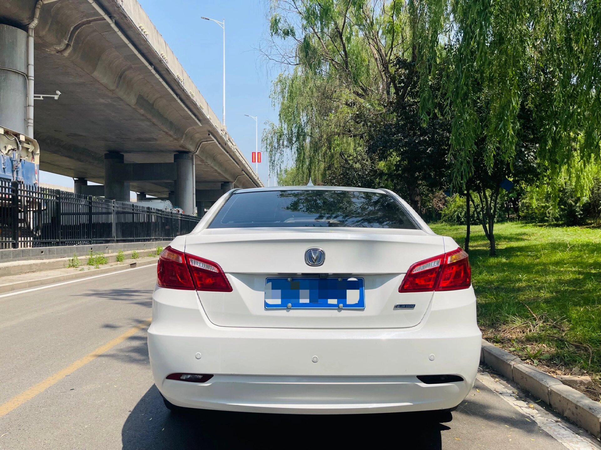 16年手动挡长安逸动 16年登记长安逸动,豪华带天窗,多功能方向盘,安全