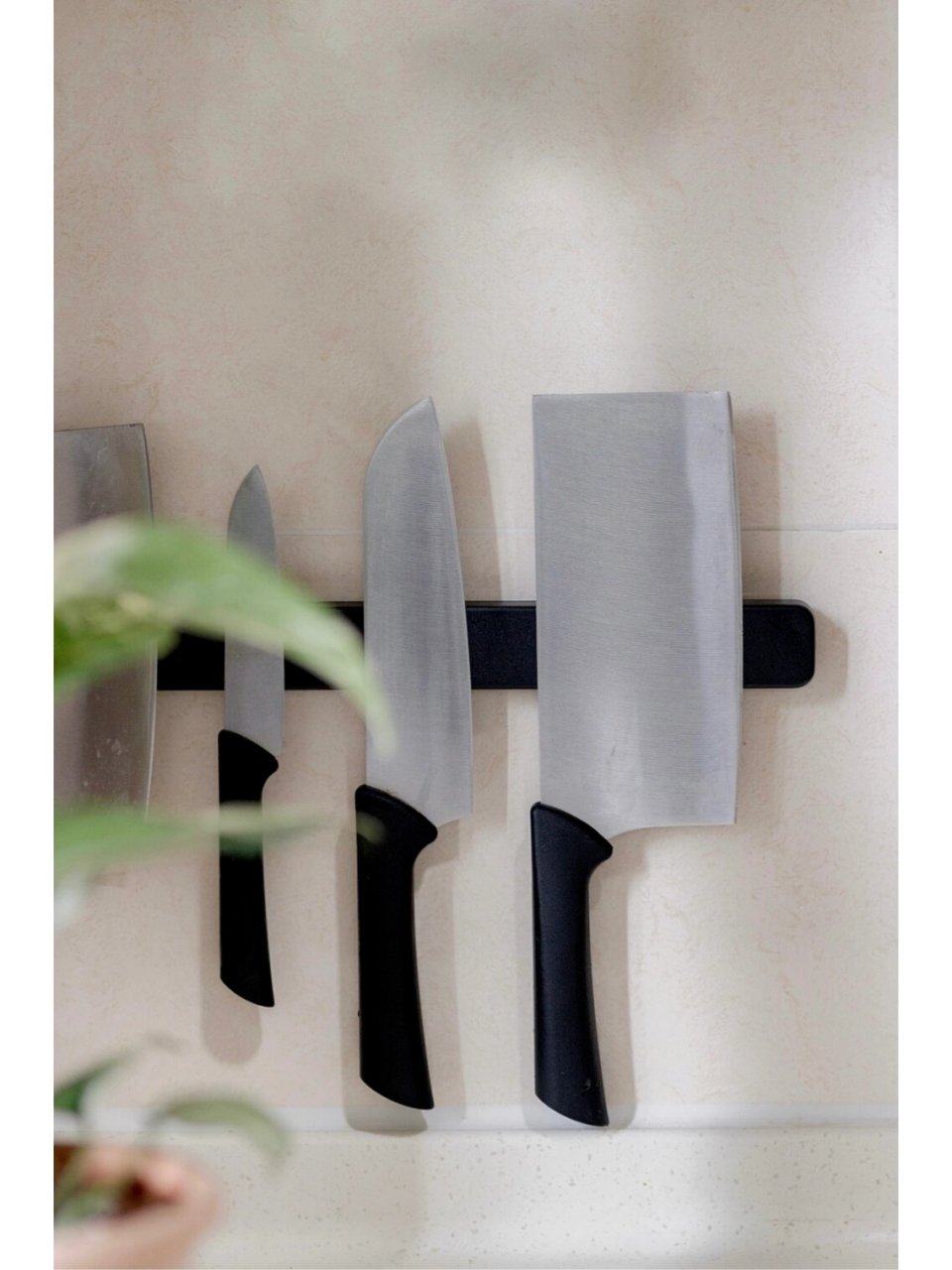 不锈钢免钉挂钩 一直想入手宜家这款胡尔塔普磁性刀架,但由于厨房不想