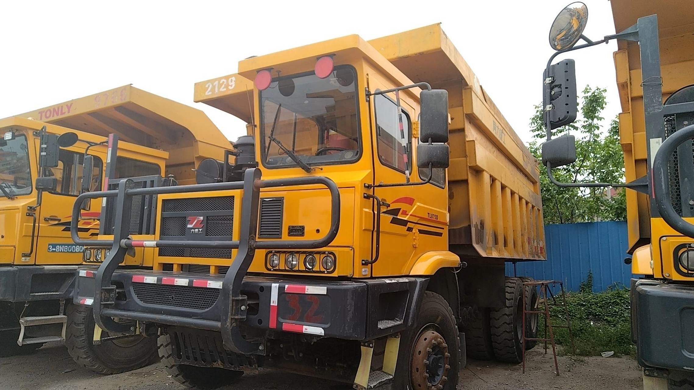 同力重工875d  480马力矿山宽体车 自卸车