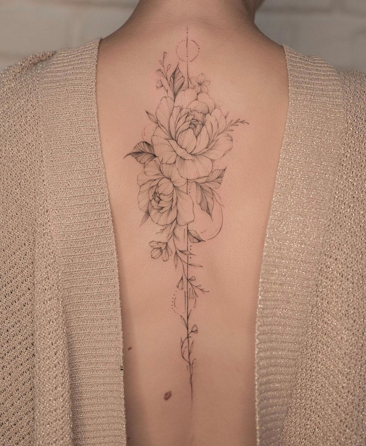 tattoo|女生后背纹身