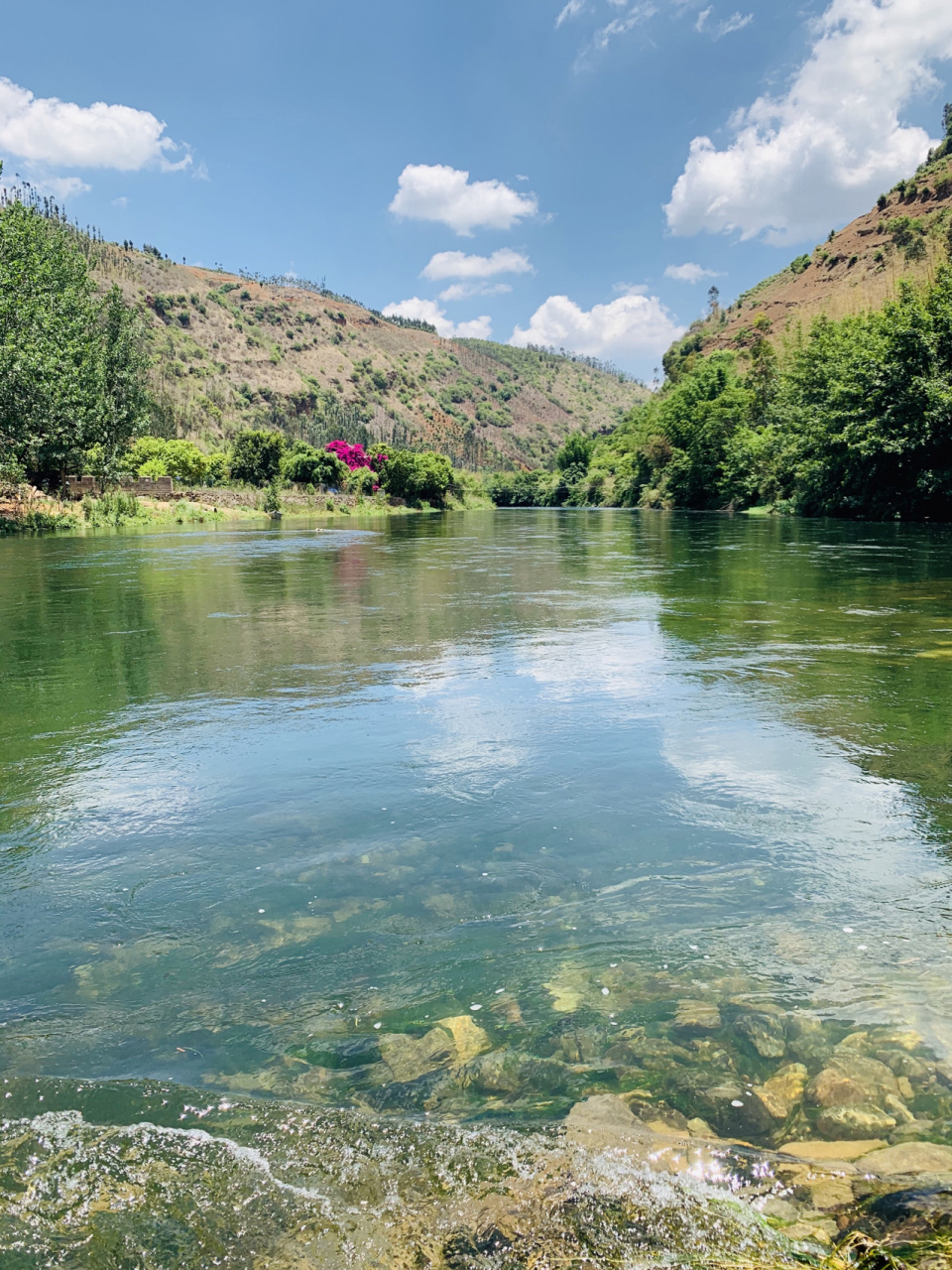 宜良柴石滩水库 离昆明最近玩水的地方,水质相当呢好,宜良柴石滩水库