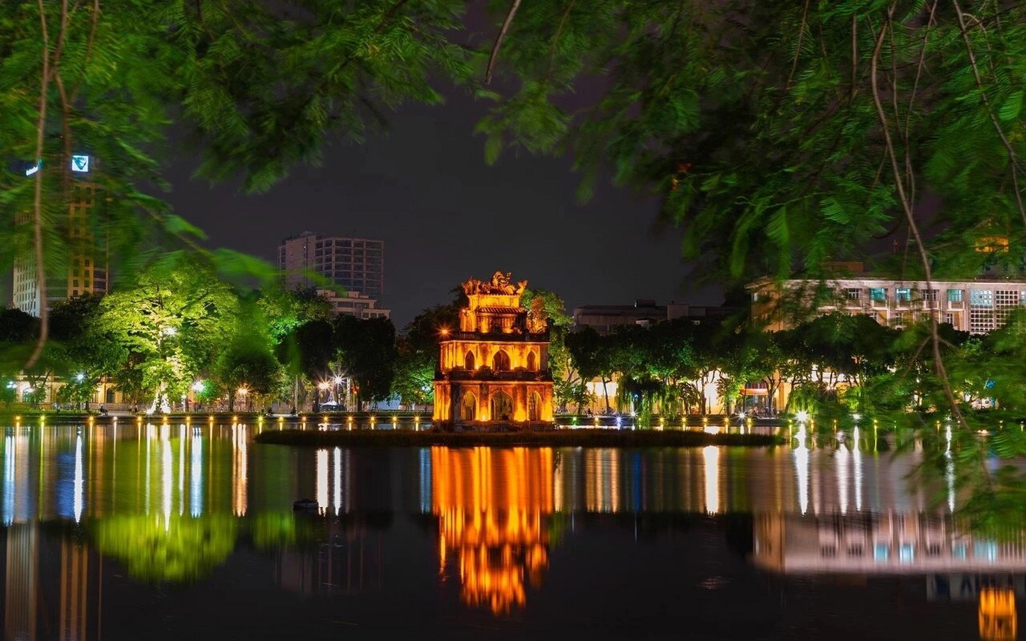 越南9799河内游玩攻略 99还剑湖步行街 还剑湖(hoan kiem lake)