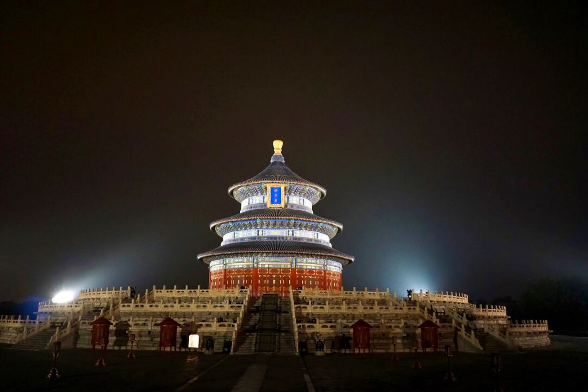 六百岁的天坛 今天是最后一天能在祈年殿里看到全景亮灯的时候了 下