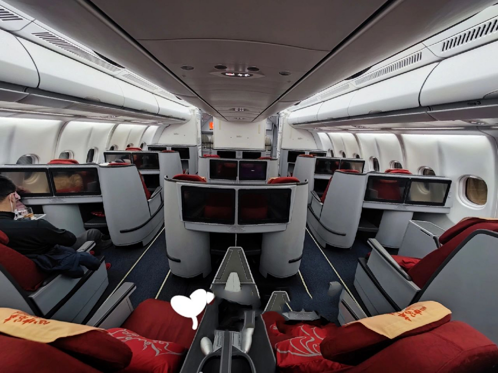 [四川航空]空客a330-300(33d) 四川航空33d公务舱采用2-2-2布局,座椅