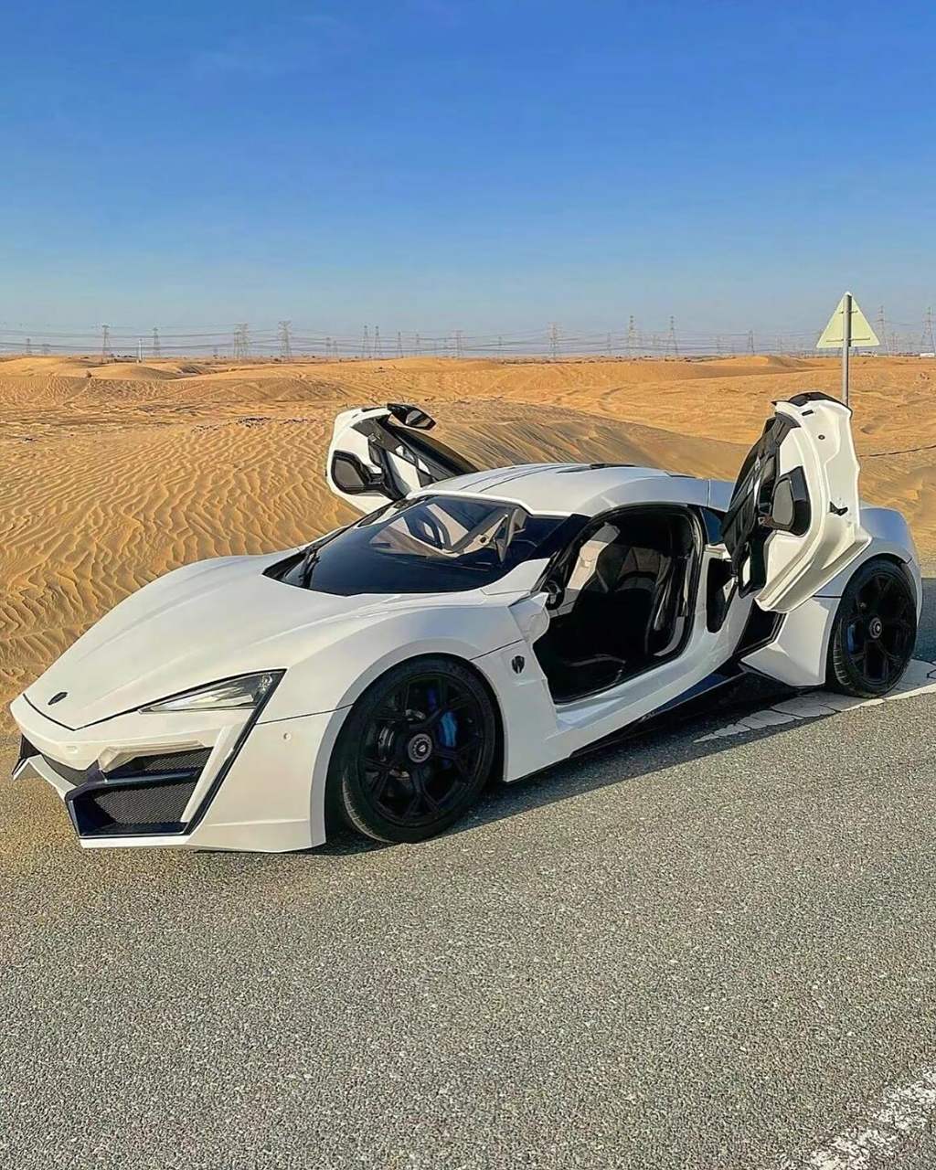 莱肯跑车图片lykan hypersport 莱肯超跑,跑车界的翘楚.