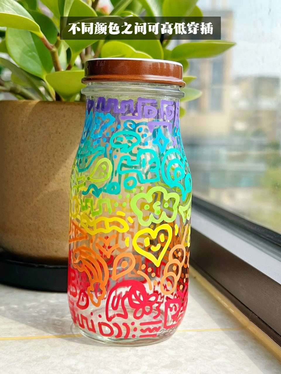 是那种有一点四方的,毕竟圆柱体的玻璃瓶绘画工整度更加难) 	 tou