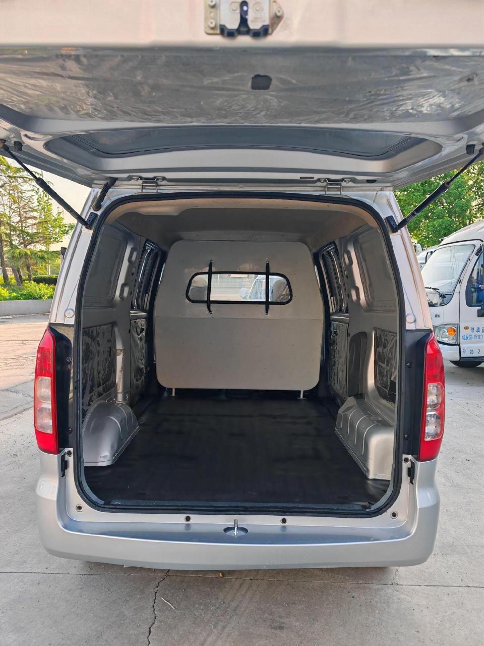 两座封窗,审车保险同步25年4月,前置发动机1.