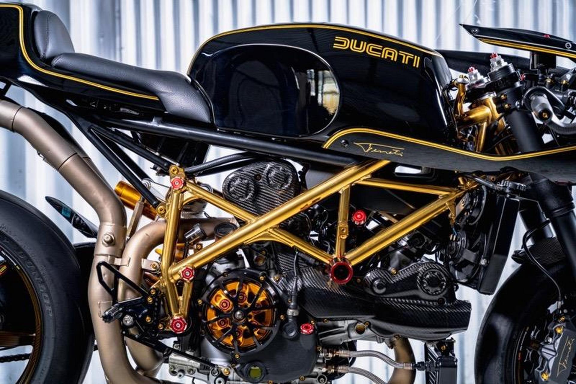 2007年的杜卡迪 1098,来自纽约的ronaldo ferreti 花了两年时间在社区